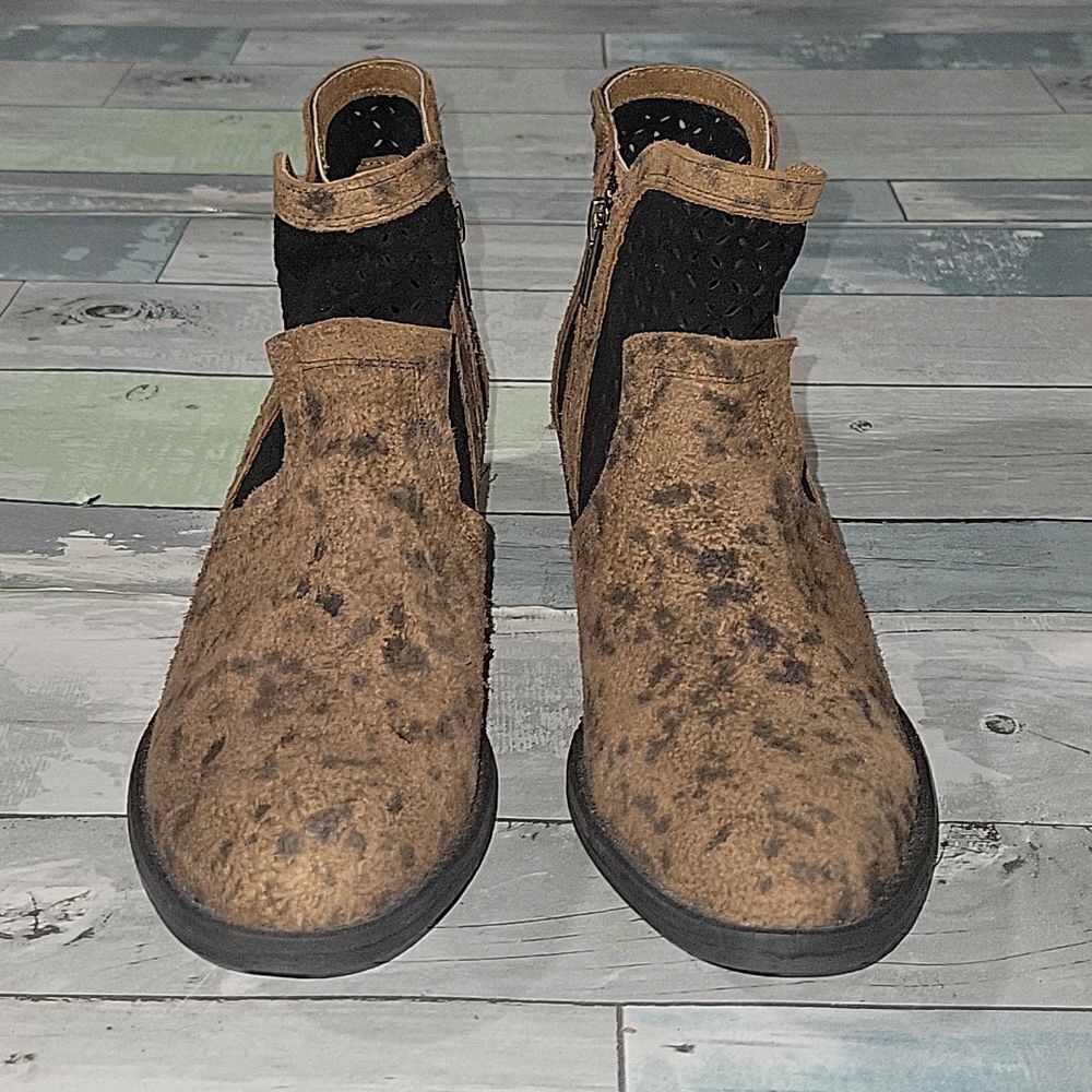 Corkys Girl Booties sz 8